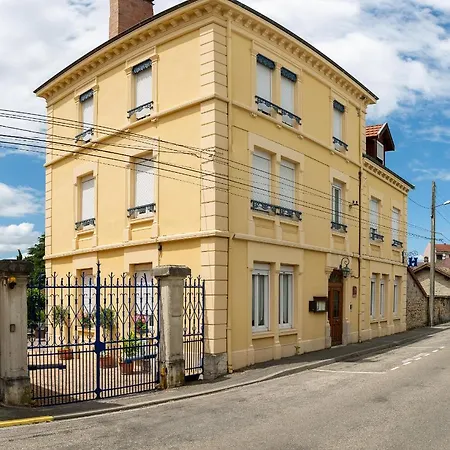 Hotel Des Dauphins 3*