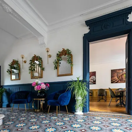 Hotel Des Dauphins 3*
