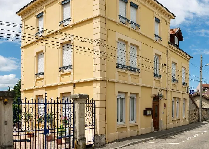 Hotel Des Dauphins 3*