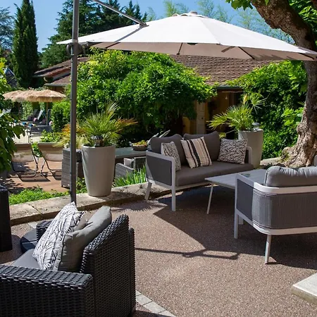 Hotel Des Dauphins 3*